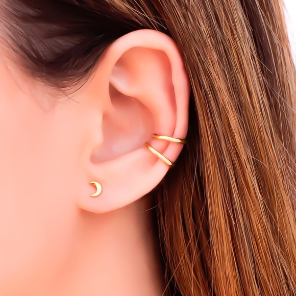🌙Tiny Gold Crescent Moon Stud Earrings for Earlobe & Cartilage Ear Piercings - Picture 5 of 8